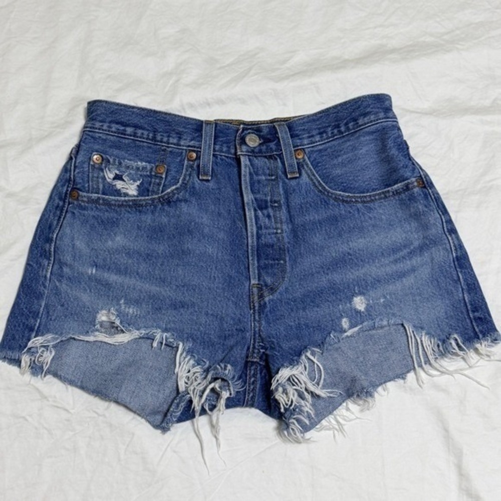 Levi's 501 Distressed Cutoff Denim Shorts Ripped Light‎ Wash Womens Size 26